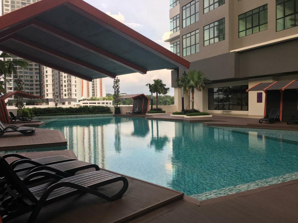 Ioi Conezion Iman'S Home With Pool View Unit プトラジャヤ エクステリア 写真